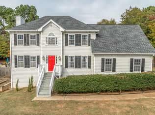 1099 Lakeview Rd, Grayson, GA 30017