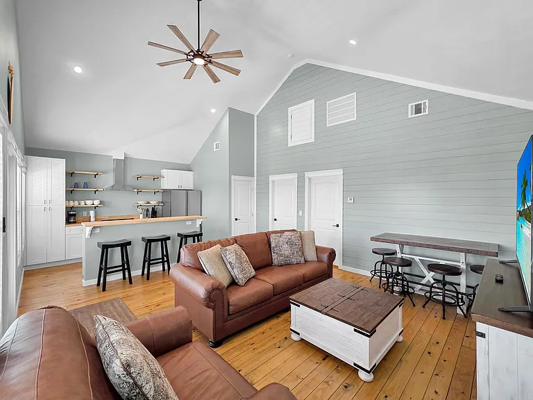1032 Sunset Cir W — Photo 17