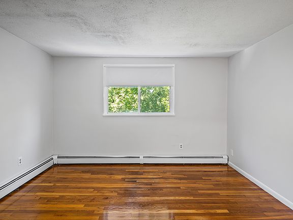 4th image of 572 Cummins Hwy #12A