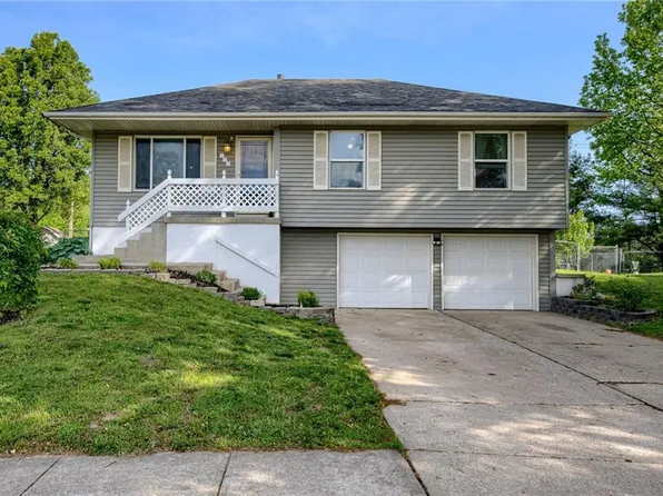 514 Willow St, Peculiar, MO 64078