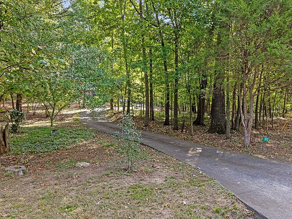 4th image of 320 Old Lake Rd