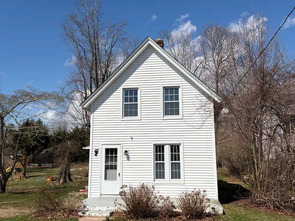 7 Central Ave, Niantic, CT 06357