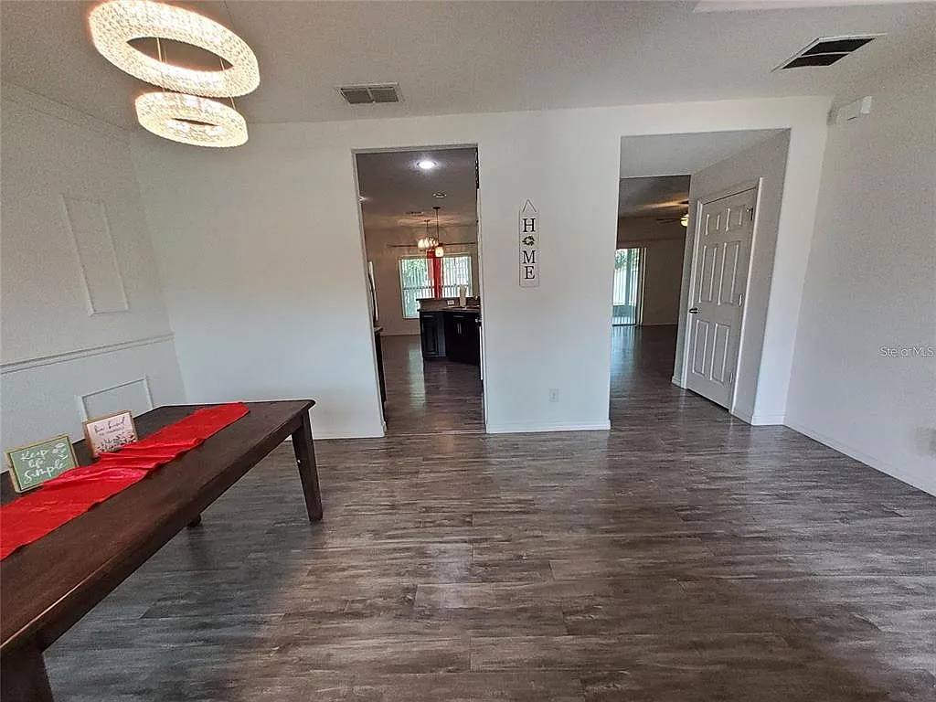 5 bed, 2.5 bath, 2460 sqft, $2,600 — Photo 3