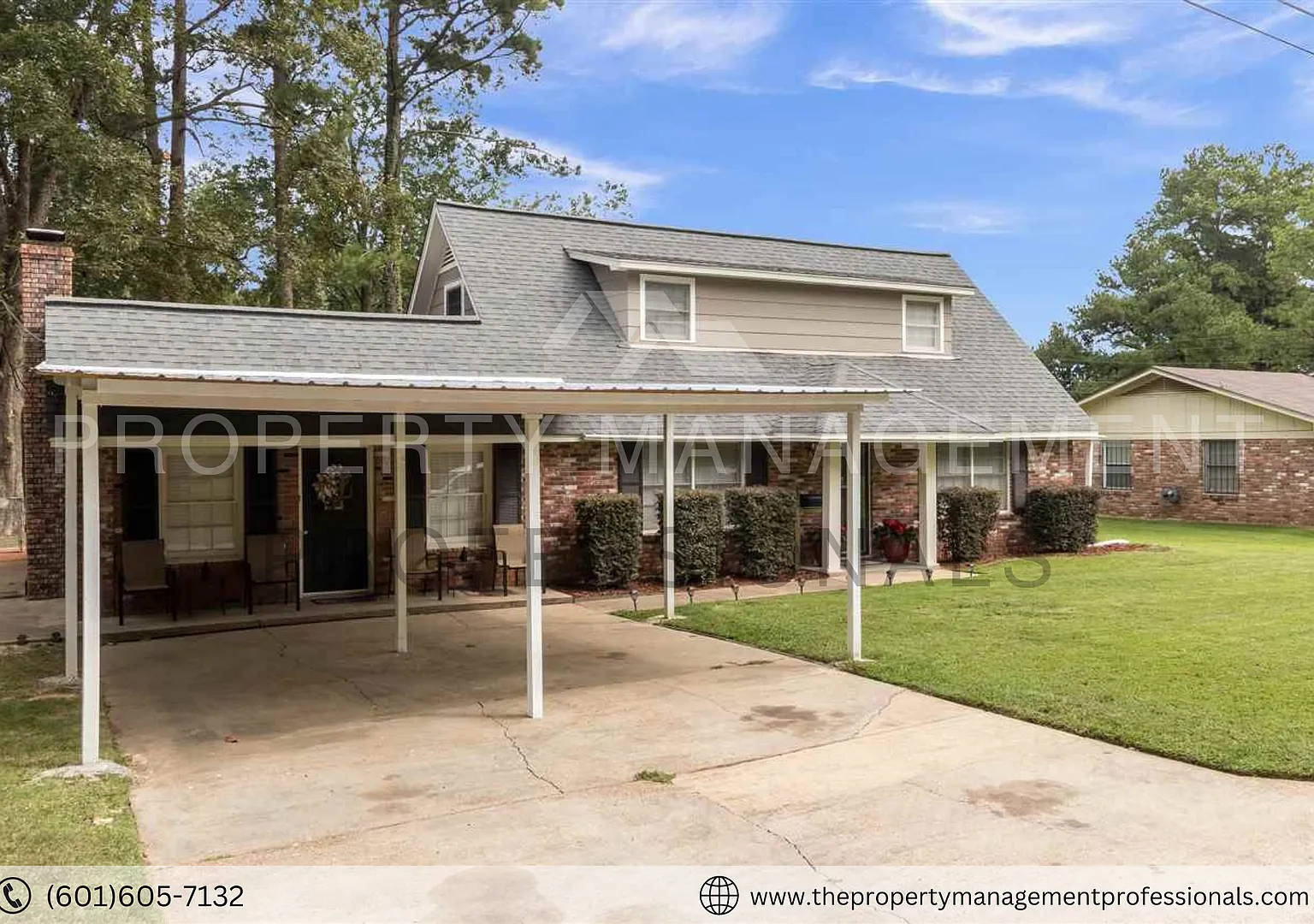 Spacious 4 bedroom home with a great backyard — Photo 2