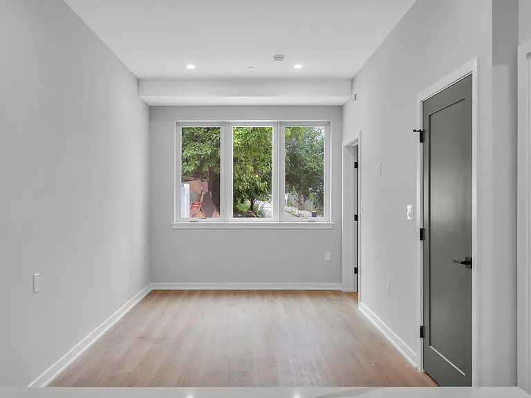 1625 W Thompson St #2 — Photo 2