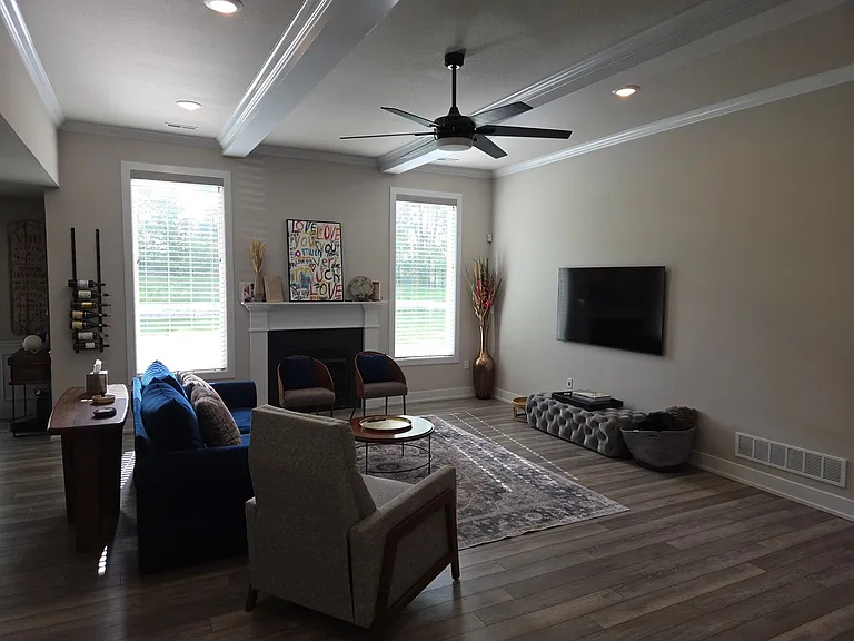 1512 Spring Mountain Dr — Photo 3