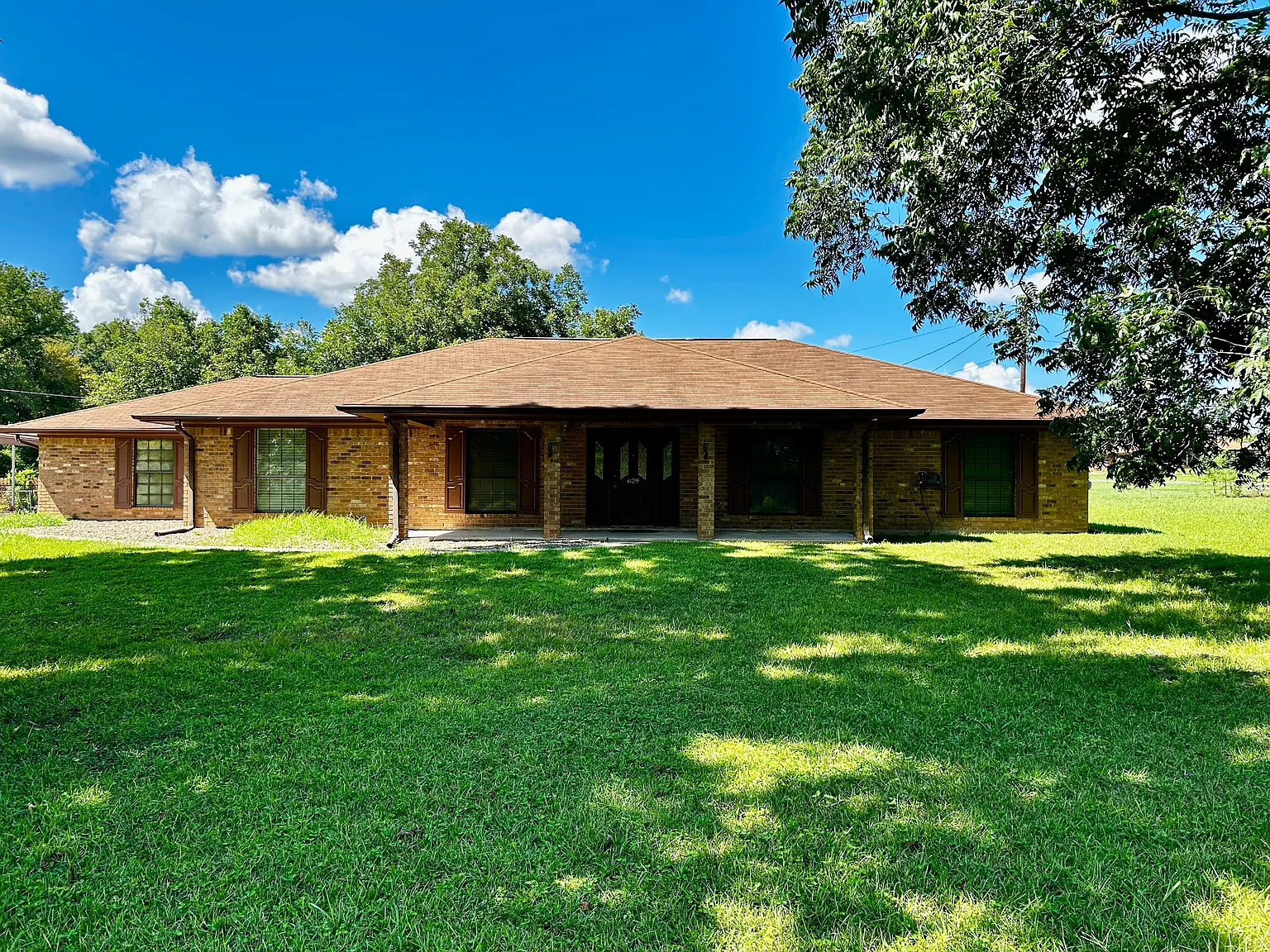 3 bed, 2.5 bath, 2244 sqft, $1,850 — Photo 1