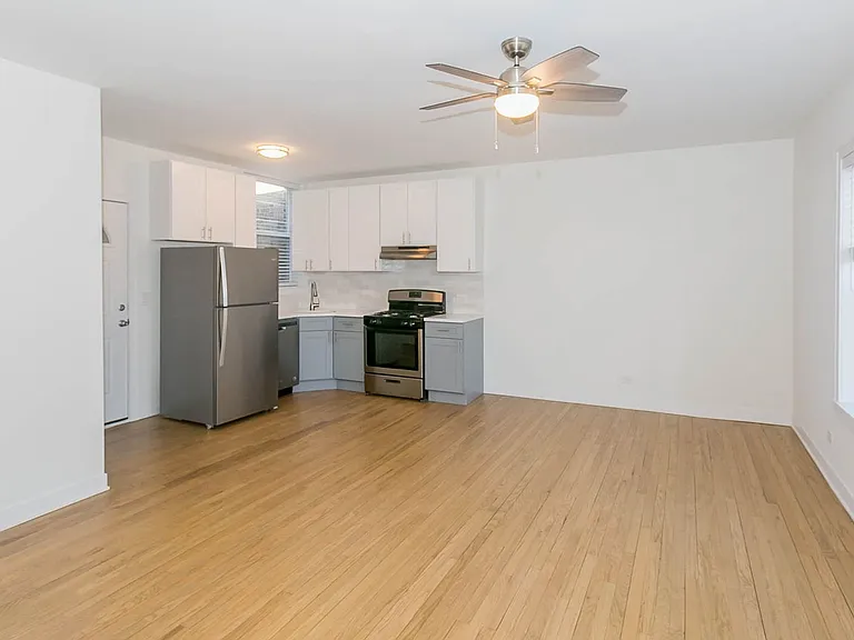5208-14 N. Damen / 2000-10 W. Foster — Photo 37