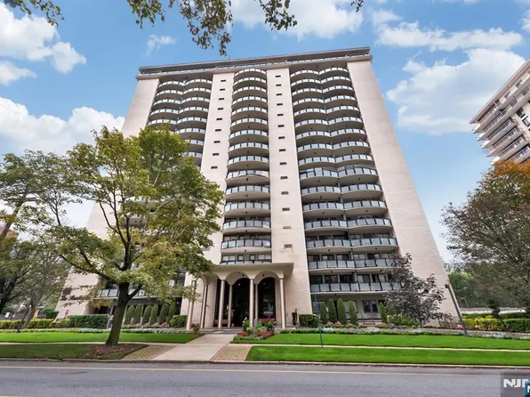 125 Prospect Ave APT 5J, Hackensack, NJ 07601