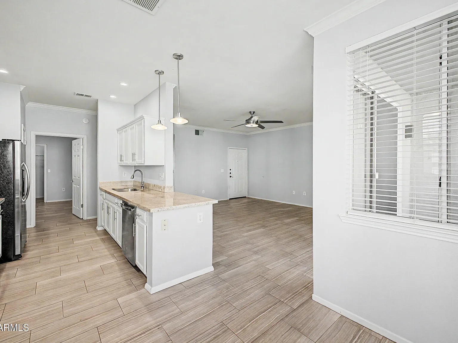 2 bed, 2.0 bath, 1158 sqft, $2,320 — Photo 2