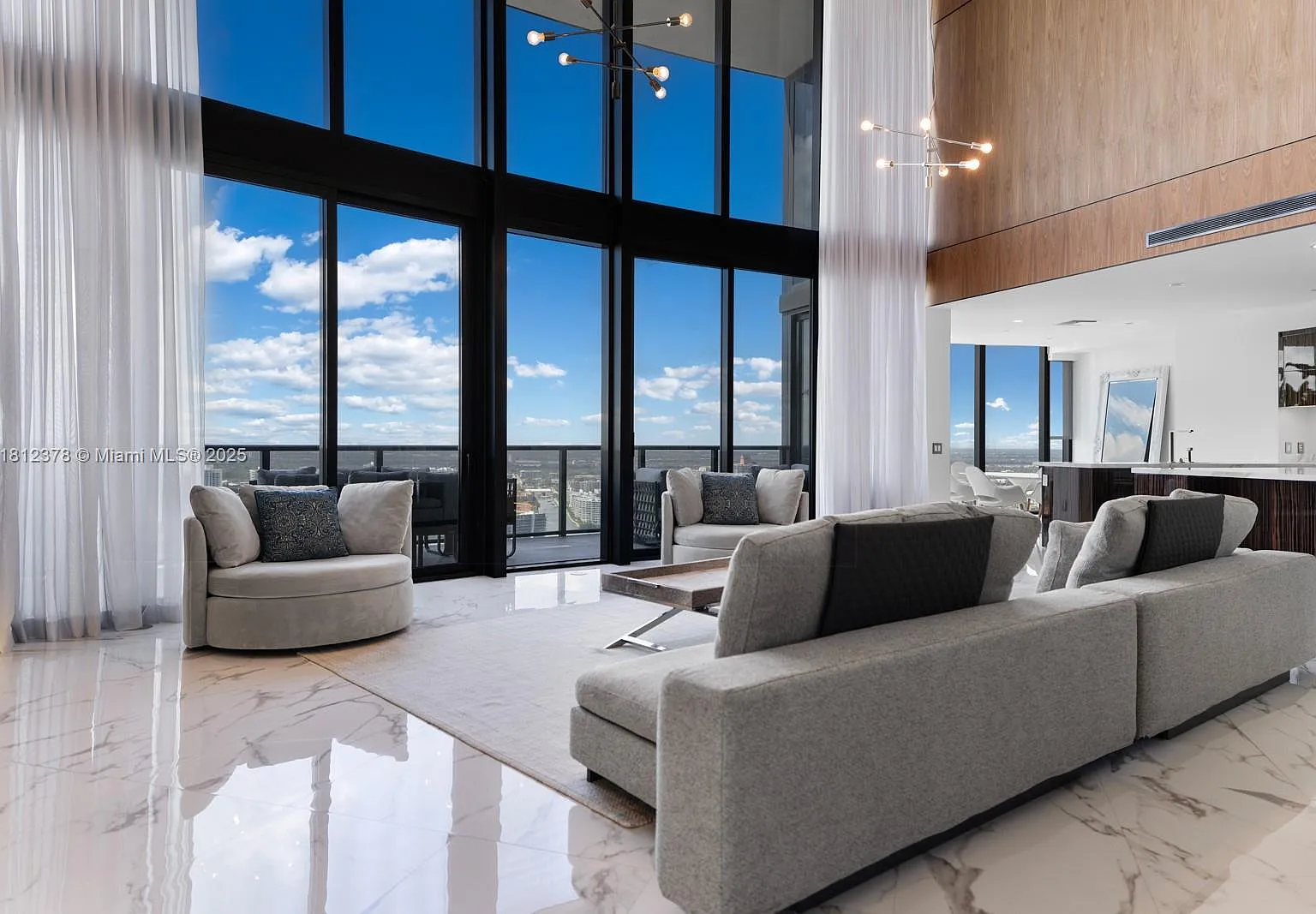 18555 Collins Avenue Cond — Photo 3