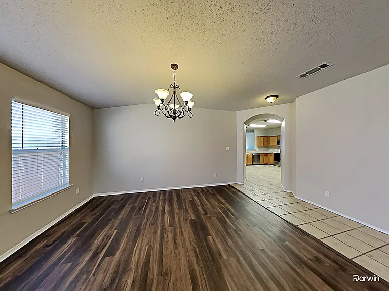 1210 Hampton Dr — Photo 7