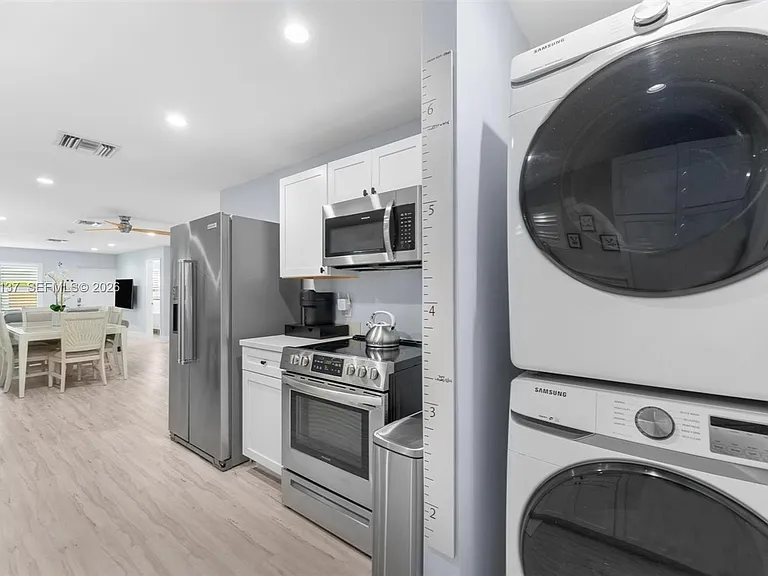 230 SW 12th Ave — Photo 9