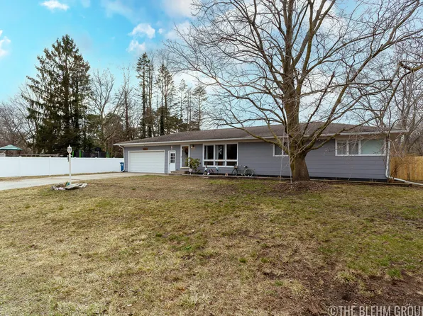 16245 Gierman Dr, Spring Lake, MI 49456