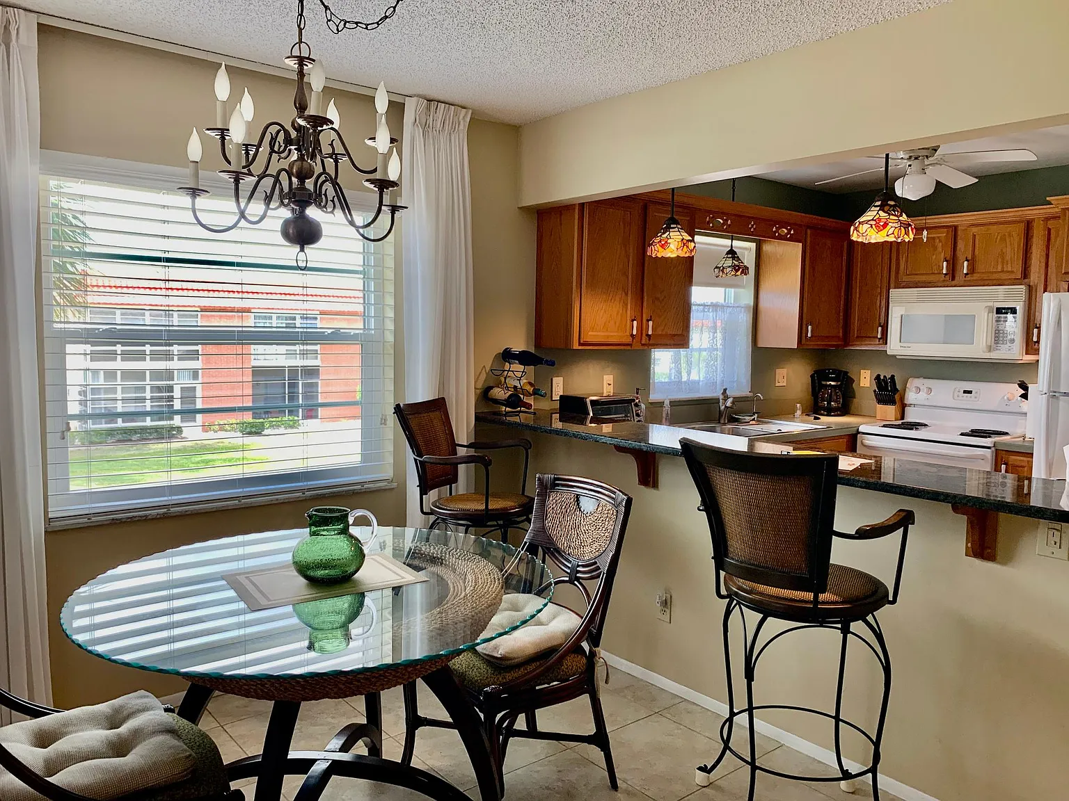 2 bed, 1000 sqft, $1,650 — Photo 3