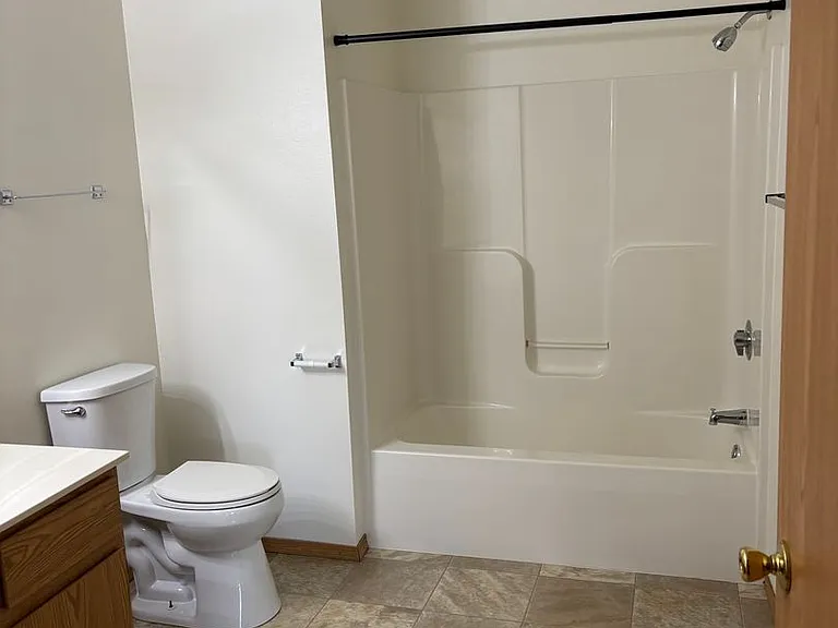 225 Tamarack Dr — Photo 11