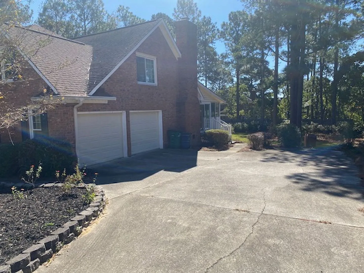 Gorgeous 5 Bedroom 3 Bathroom Brick Home in Woodside Plantation! — Photo 4