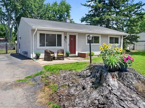 2436 Toby Rd, Orion, MI 48359