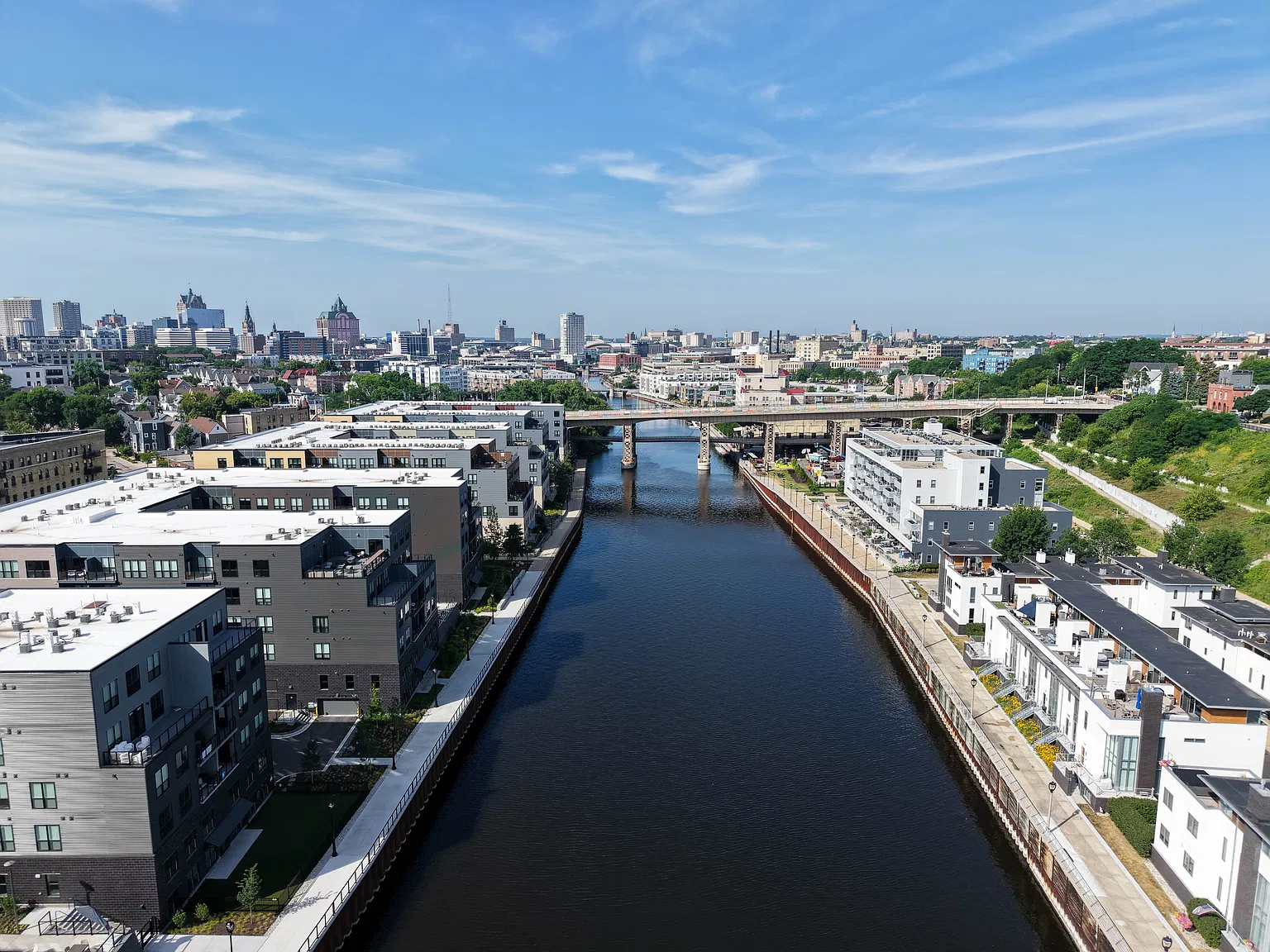 2 bed, 1313 sqft, $2,400 — Photo 3