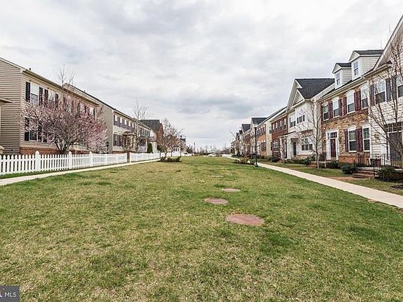 2nd image of 23143 Yellowwood Dr