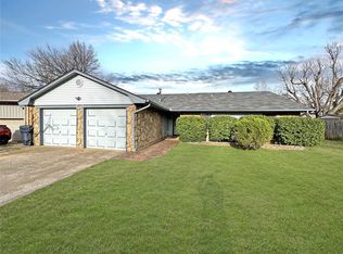 206 Loch Loop, Yukon, OK 73099