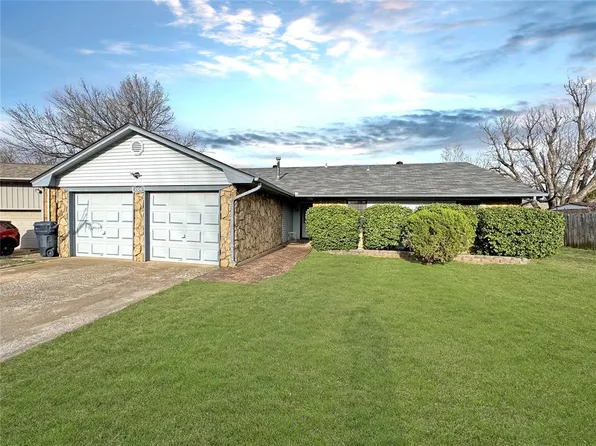 206 Loch Loop, Yukon, OK 73099