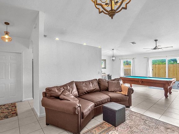3rd image of 5836 Azalea Circle