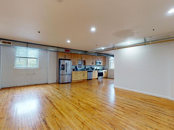 4th image of 441 Chapel St Room 1F-1