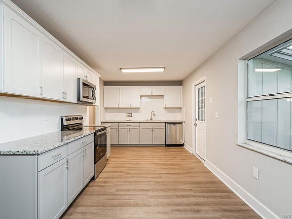 5th image of 7031 NW 95th St