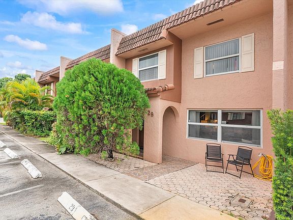 2nd image of 29 Laredo Place #29