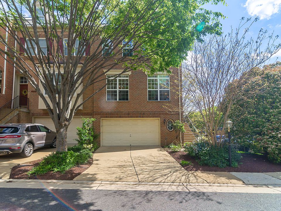 2nd image of 4633 Latrobe Pl