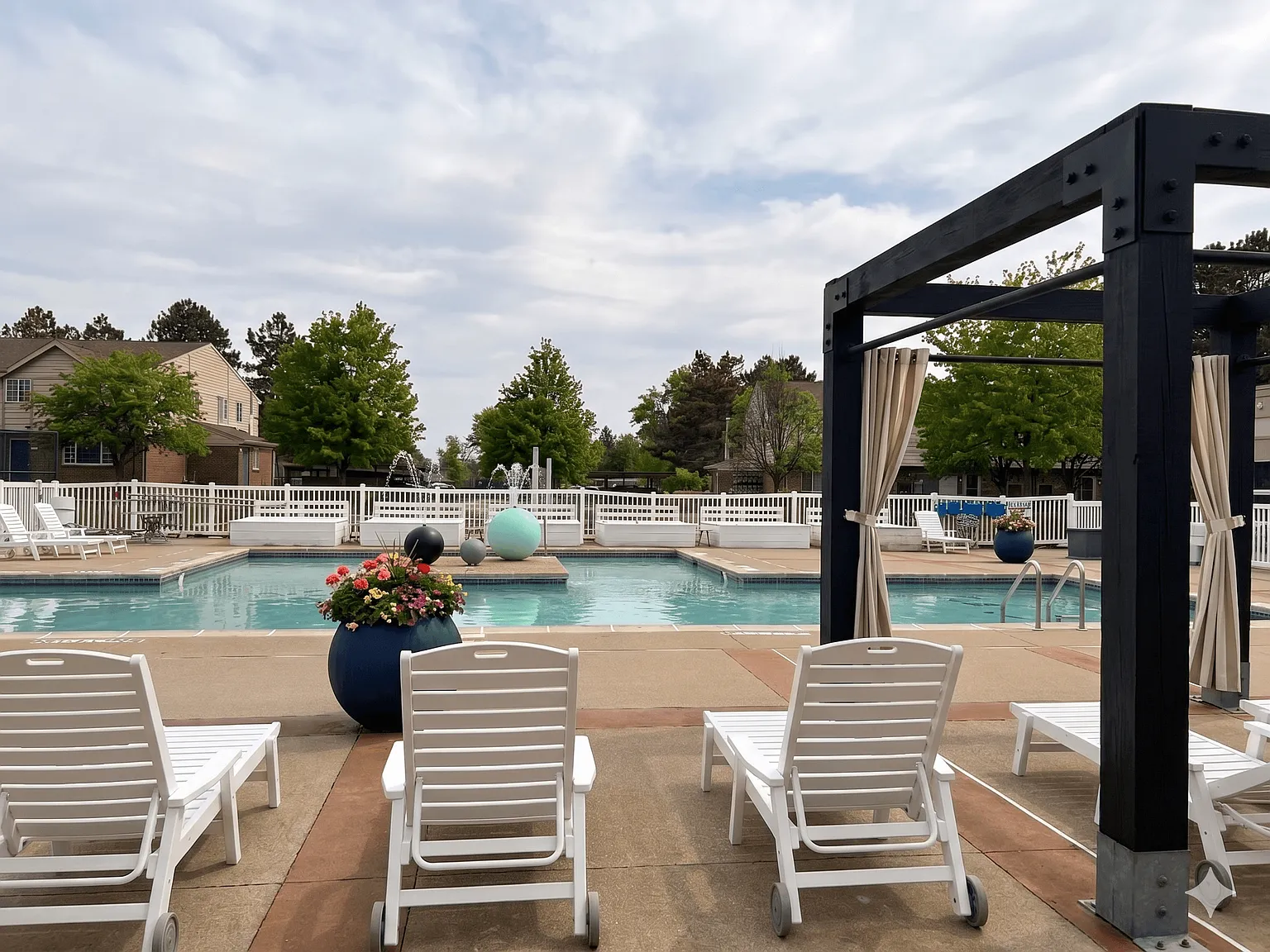 Parkview Ridge Apartments and Townhomes — Photo 1