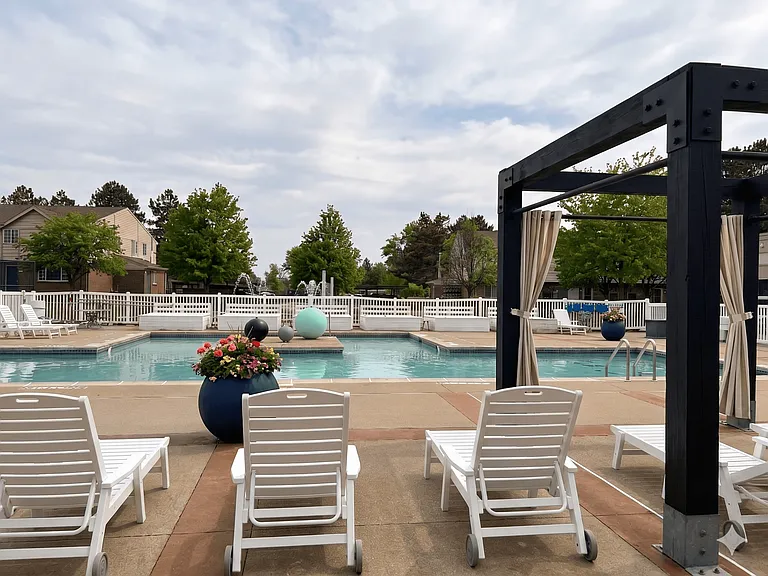 Parkview Ridge Apartments and Townhomes — Photo 1