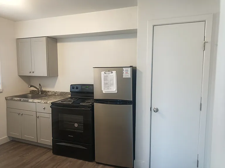 1335 S 5th Ave — Photo 6