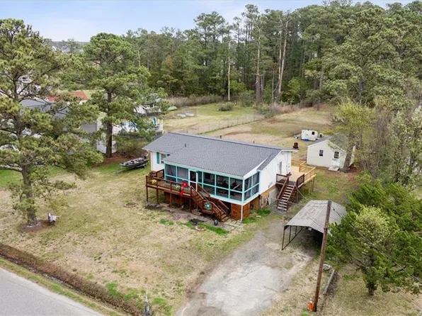 4 Freeman Dr, Poquoson, VA 23662