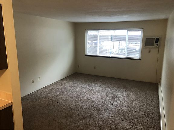 5th image of 831 S Lincoln St APT 203