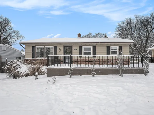 605 Lincoln Lawns Dr NW, Grand Rapids, MI 49534