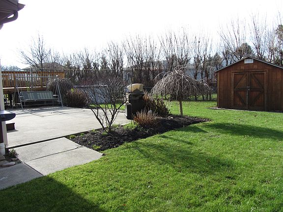 Nice yard w 2011 Pool & Deck