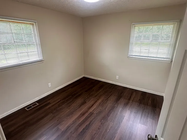 1274 Centre Pkwy — Photo 9