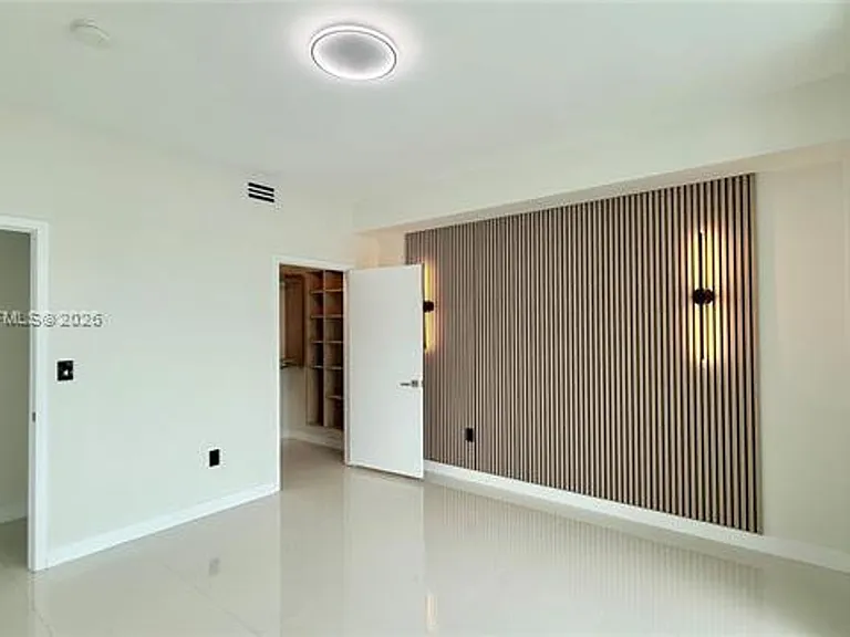 79 SW 12th St #4008S — Photo 7
