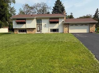 6811 Cottonwood Ln N, Maple Grove, MN 55369