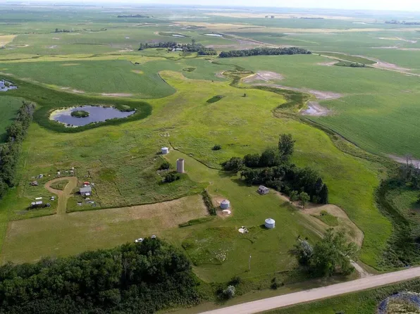 6930 40th St SE, Jamestown, ND 58401