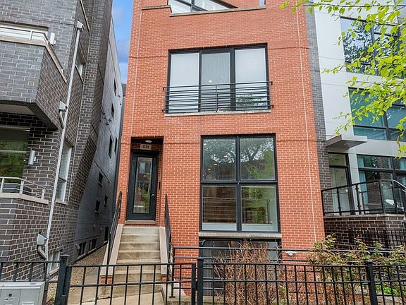 2nd image of 831 N Hermitage Ave APT 1