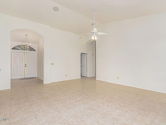 5th image of 319 N CORRINE Drive