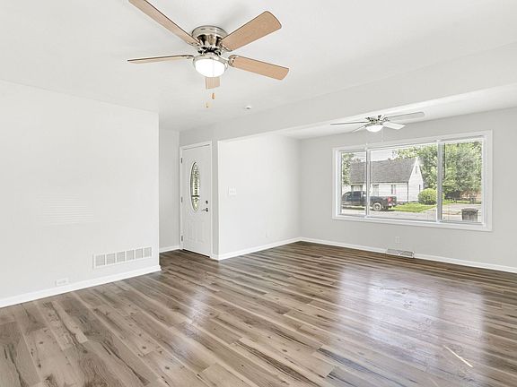 2nd image of 4606 Meadow Ln