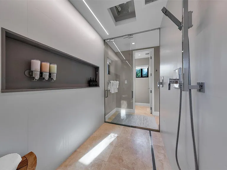 616 Riviera Isle Dr — Photo 62