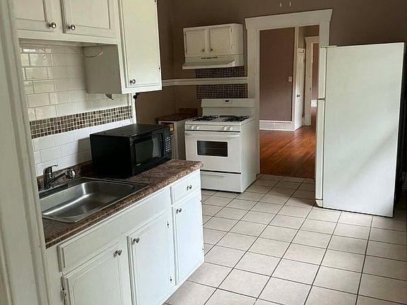 5th image of 409 Rutherford St