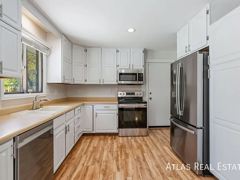 3243 Pepperwood Ln — Photo 7