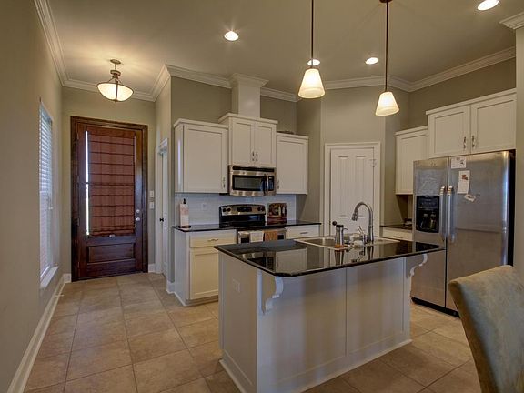 5th image of 402 Highland View Dr