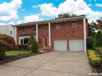 56 Carriage Road, Roslyn, NY, 11576